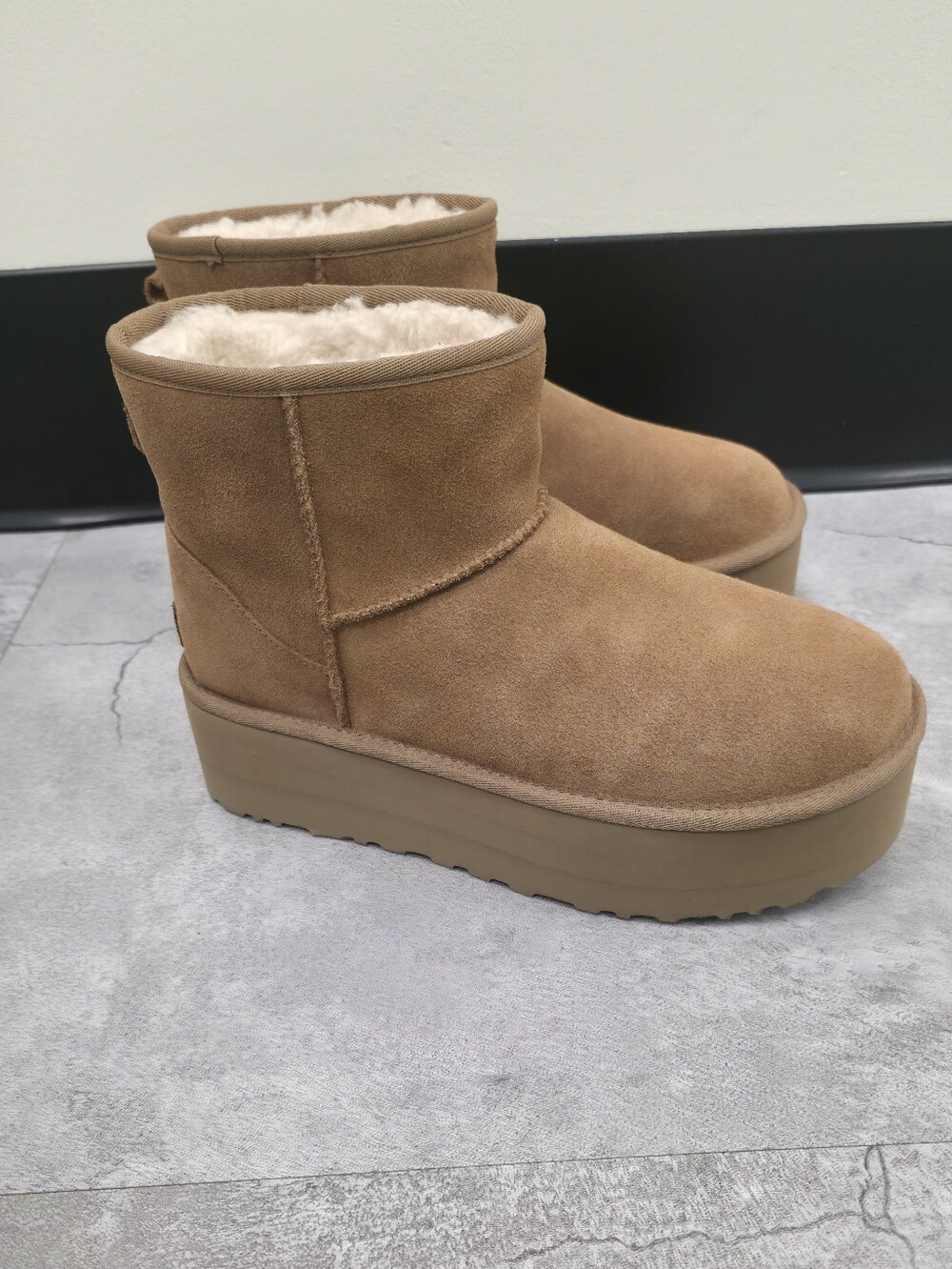 UGG Mini Boot Platform, Size 10